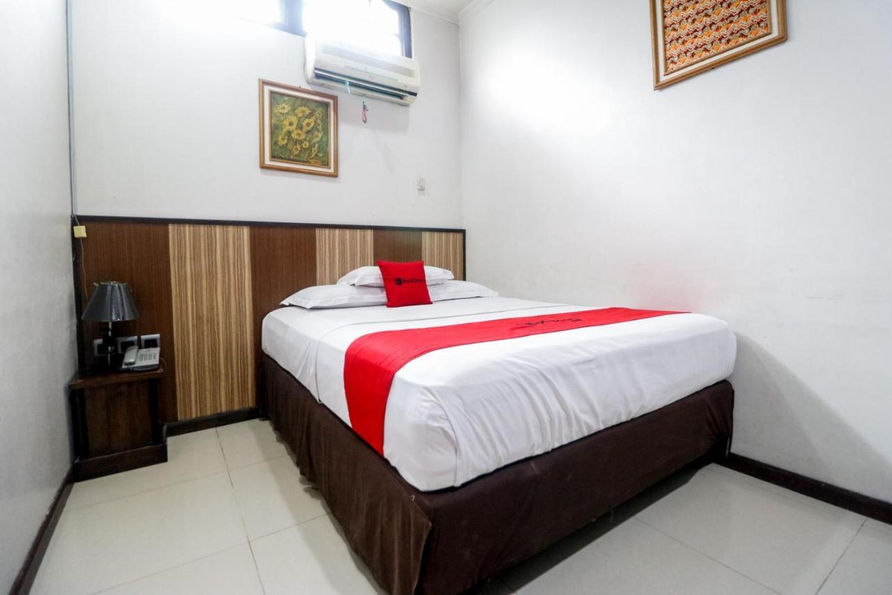 Hotel Reddoorz @ Tengah 3*